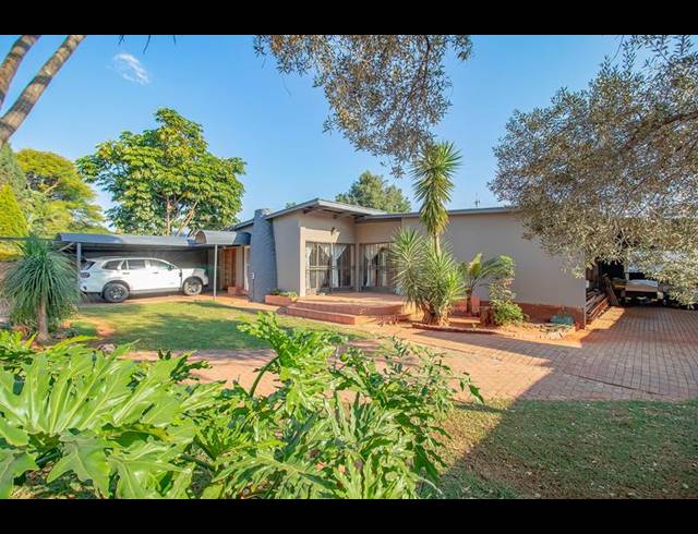 5 BEDROOM HOUSE FOR SALE IN SINOVILLE